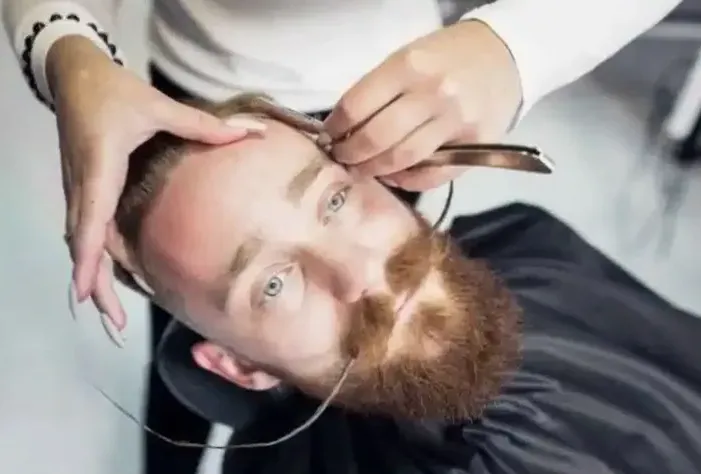 Kamuflowanie siwych włosów — Barbershop Polska — efekt 2